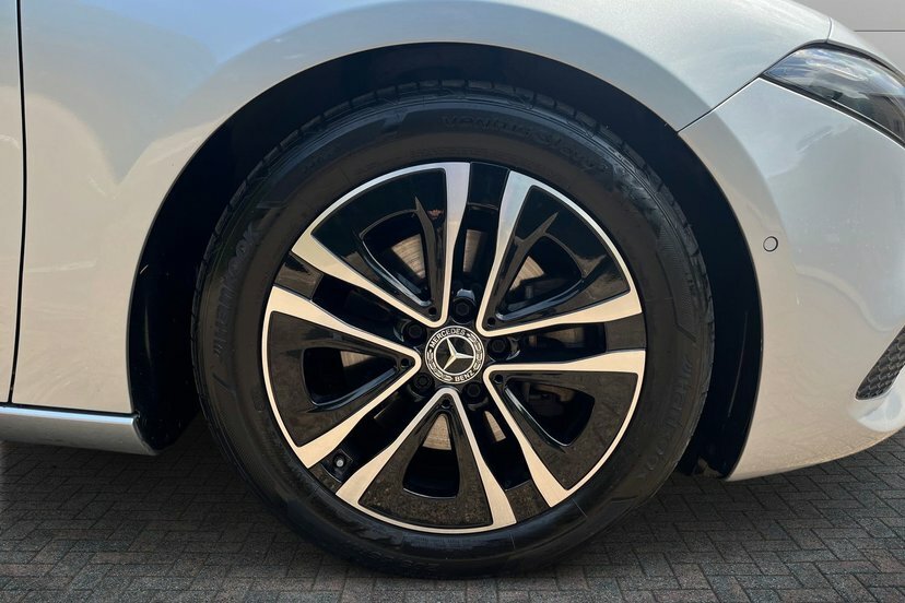 Mercedes-Benz A Class 1.3 A180h Mhev Sport Executive Hatchback Pet KN25XMR Silver #4