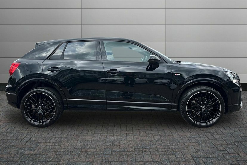 Audi Q2 1.5 Tfsi Cod 35 Black Edition Suv S Tro KM75XHC Black #4