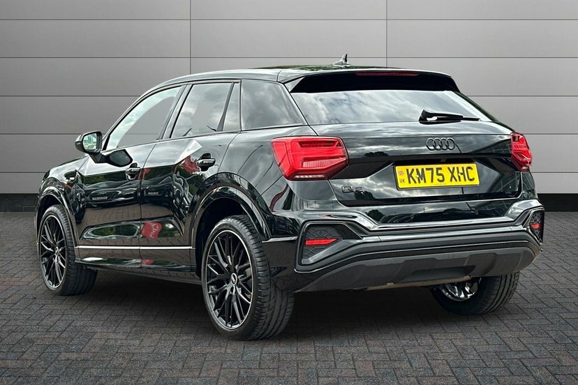 Audi Q2 1.5 Tfsi Cod 35 Black Edition Suv S Tro KM75XHC Black #3