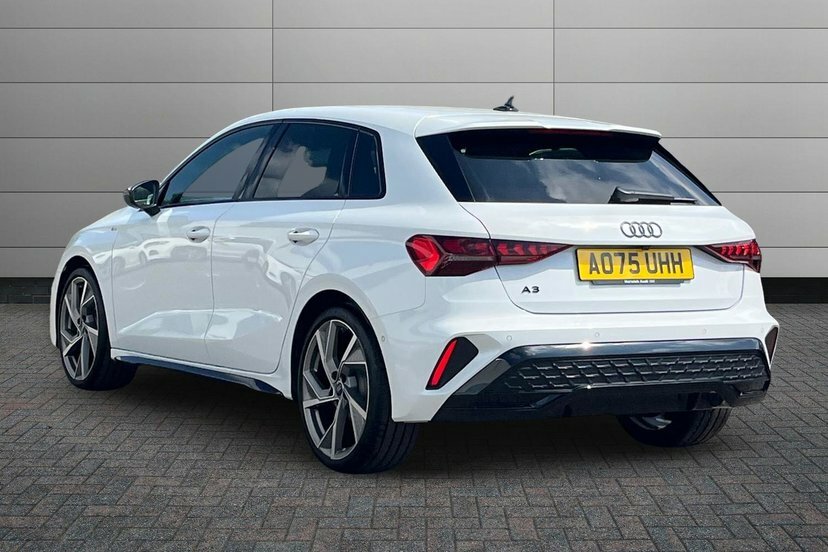 Audi A3 1.5 Tfsi Black Edition Sportback S Tron AO75UHH White #3