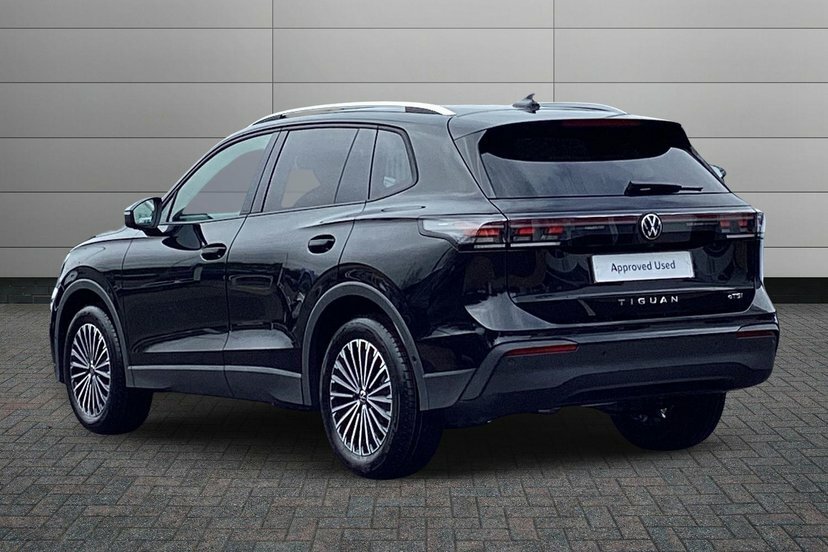 Volkswagen Tiguan 1.5 Etsi Mhev Match Suv Hybrid Dsg 150 EK26ZZN Black #3