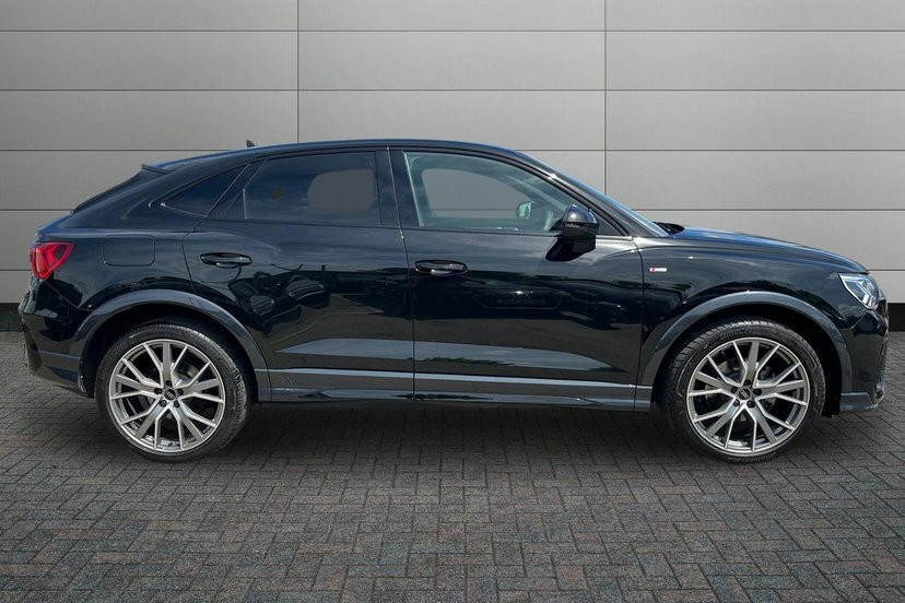 Audi Q3 1.5 Tfsi Cod 35 Black Edition Sportback LM25XNH Black #4