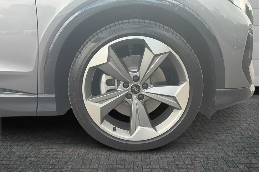 Audi Q4 E Tron 40 Black Edition Suv 63Kwh 204 DE26EJL Grey #5