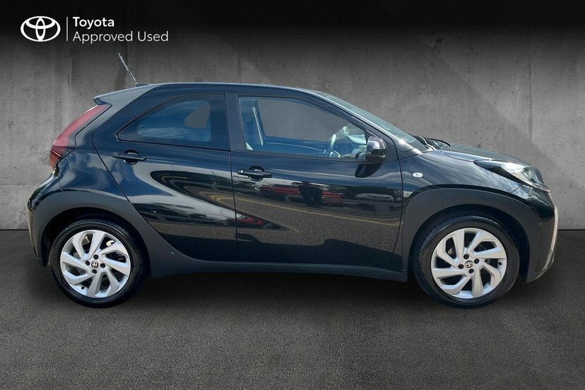 Toyota Aygo X 1.0 Vvt-i Pure Hatchback 72 Ps GF23JWU Black #3