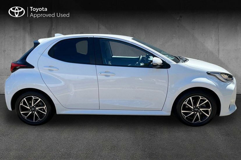 Toyota Yaris 1.5 Vvt-h Design Hatchback Hybrid E-cvt GJ73TCO White #4