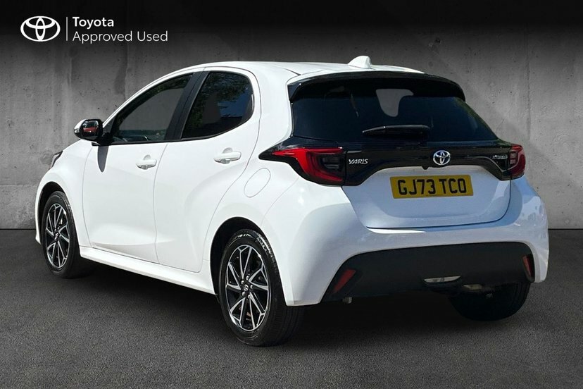 Toyota Yaris 1.5 Vvt-h Design Hatchback Hybrid E-cvt GJ73TCO White #3