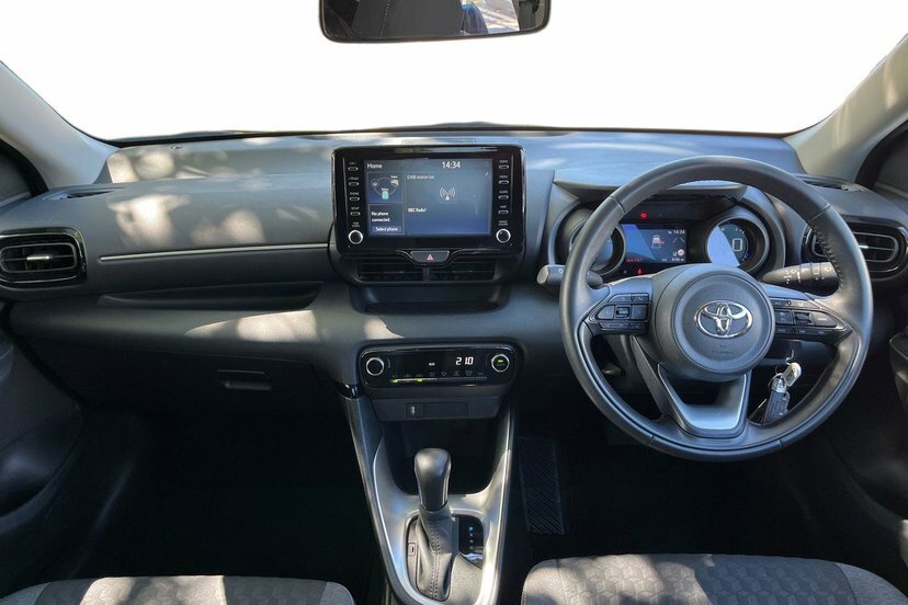 Toyota Yaris 1.5 Vvt-h Design Hatchback Hybrid E-cvt GJ73TCO White #6
