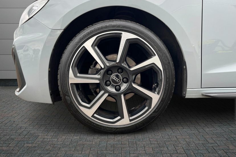 Audi A1 1.5 Tfsi 35 Black Edition Sportback S T AP73BZO Grey #5