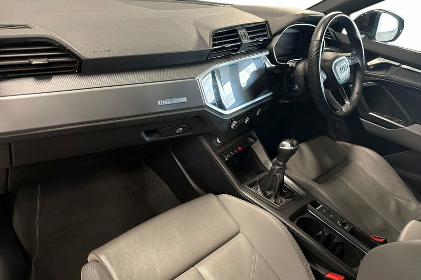 Audi Q3 1.5 Tfsi Cod 35 S Line Suv 150 EJ24BYR Black #2