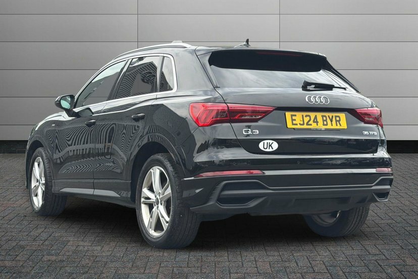 Audi Q3 1.5 Tfsi Cod 35 S Line Suv 150 EJ24BYR Black #3