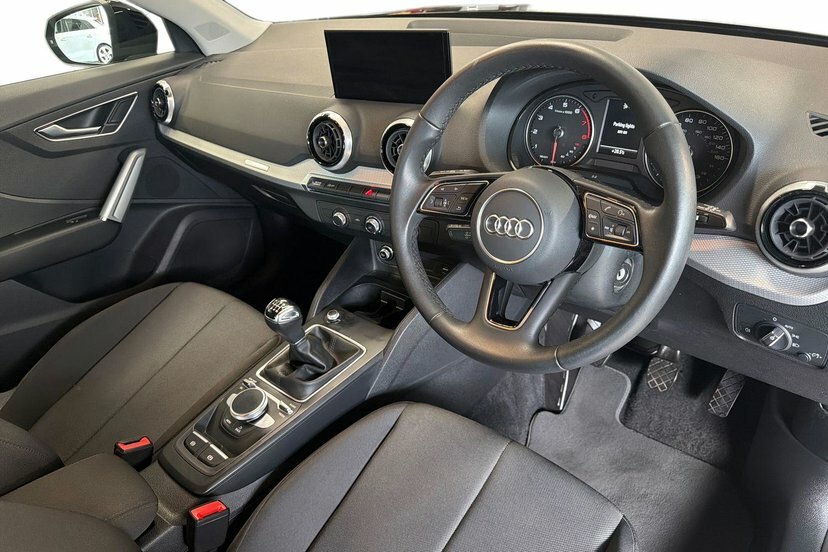 Audi Q2 1.0 Tfsi 30 Technik Suv 110 Ps ET23KHF Black #6