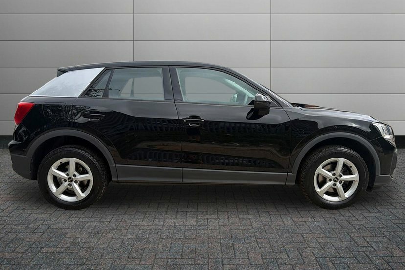 Audi Q2 1.0 Tfsi 30 Technik Suv 110 Ps ET23KHF Black #4