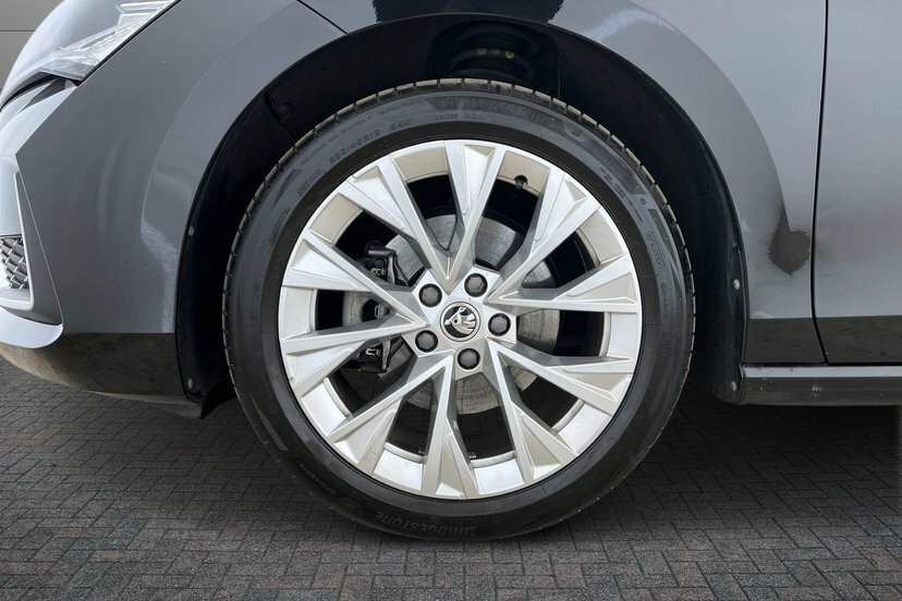 Skoda Superb Superb Estate Se L 1.5 Tsi E-tec 150 Ps Dsg HY74MUU Black #5