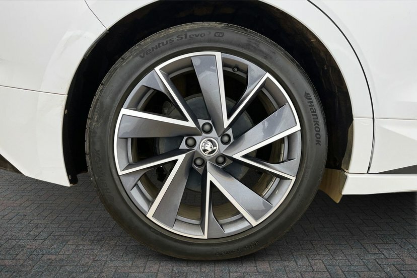 Skoda ENYAQ Enyaq Iv 80X Sportline 82 Kwh 265 Ps Single Speed PJ73UWZ White #5