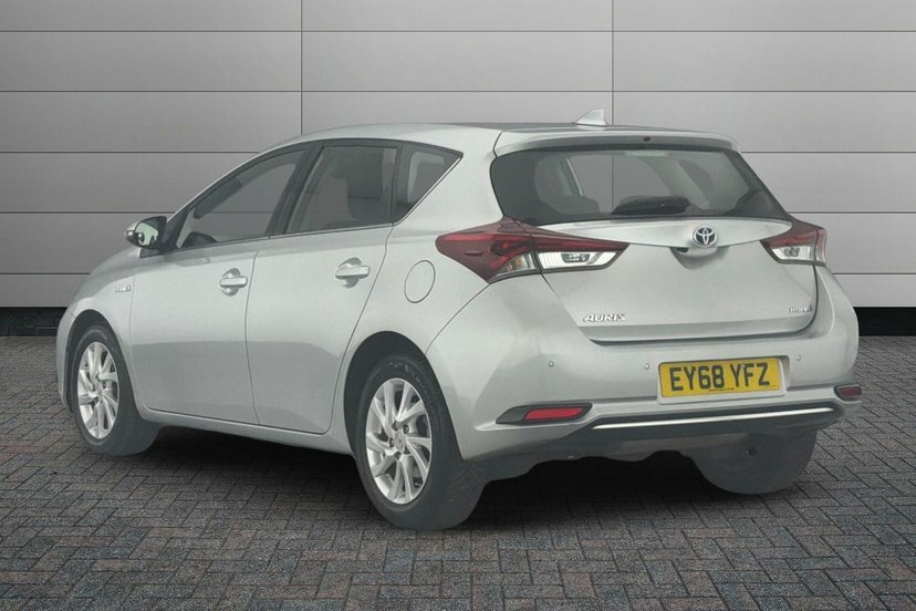 Toyota Auris 1.8 Vvt-h Icon Tech Hatchback Hybrid Cv EY68YFZ Silver #3