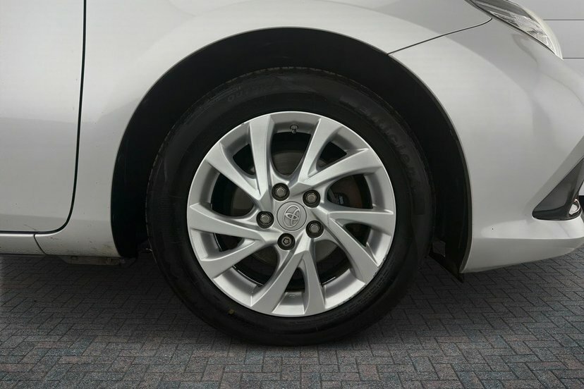Toyota Auris 1.8 Vvt-h Icon Tech Hatchback Hybrid Cv EY68YFZ Silver #5