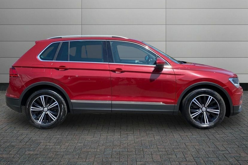 Volkswagen Tiguan 1.5 Tsi Evo Se Navigation Suv 1 WR19TYP Red #4