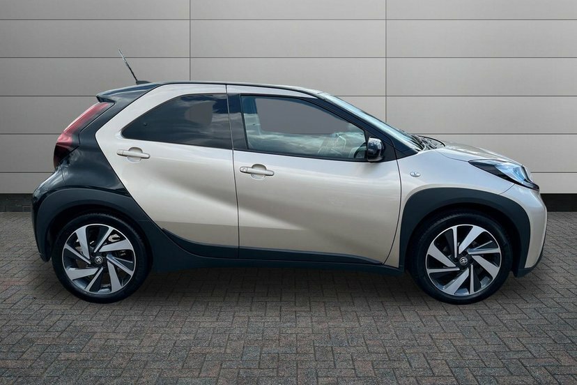 Toyota Aygo X 1.0 Vvt-i Edge Hatchback 72 Ps DF74BCE Black #4