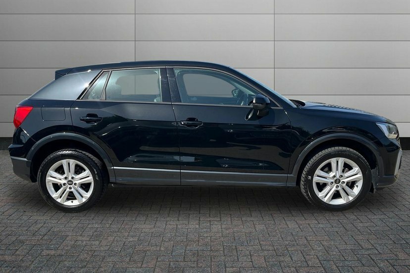 Audi Q2 1.0 Tfsi 30 Sport Suv 110 Ps T LM73JHA Black #4