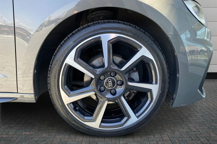 Audi A1 1.0 Tfsi 30 Black Edition Sportback S T EK71DXZ Grey #5