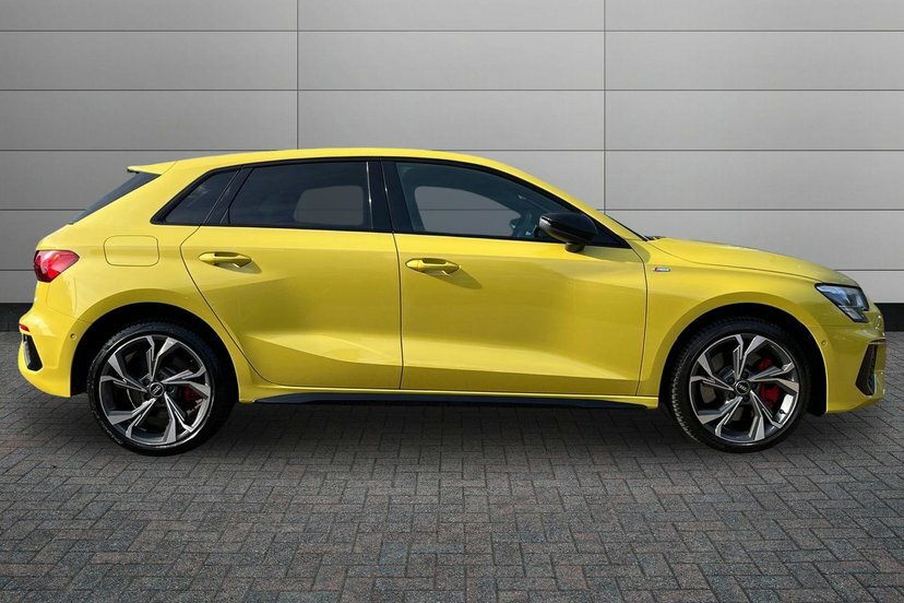 Audi A3 1.4 Tfsie 45 S Line Competition Sportback Petr Yellow #4