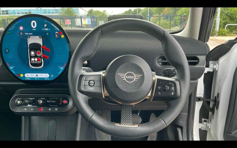 Mini Hatch Cooper S YA25GZC White #5
