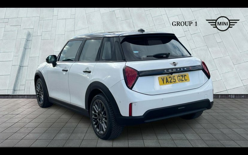 Mini Hatch Cooper S YA25GZC White #2
