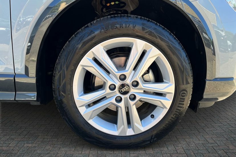 Audi Q2 1.5 Tfsi Cod 35 Sport Suv S Tronic 150 EF75SDV Grey #5