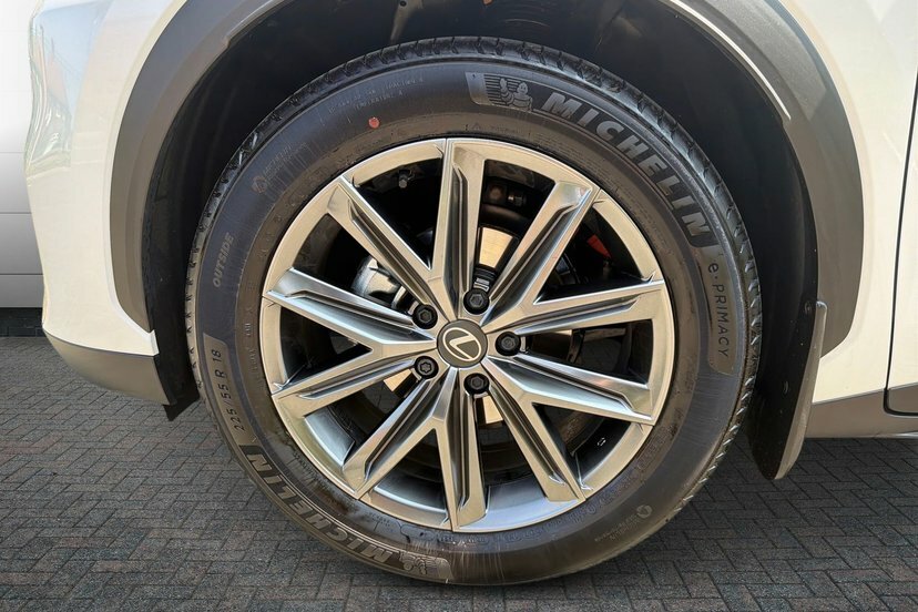 Lexus LBX 1.5 Vvt-ie Premium Plus Suv Hybrid E-cv FG26WVX White #5