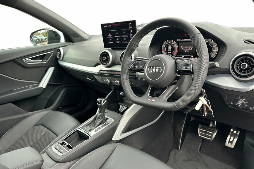 Audi Q2 1.5 Tfsi Cod 35 Black Edition Suv S Tro MW26XLF Black #6