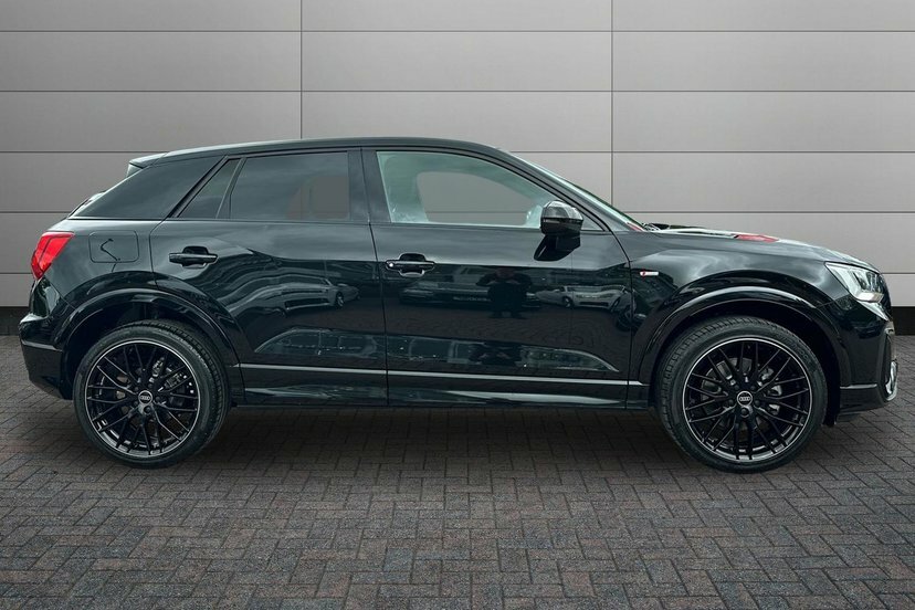 Audi Q2 1.5 Tfsi Cod 35 Black Edition Suv S Tro MW26XLF Black #4