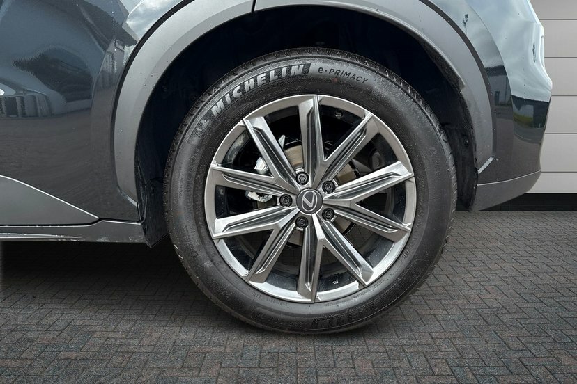 Lexus LBX 1.5 Vvt-ie Premium Plus Suv Hybrid E-cv FN26RYF Black #5