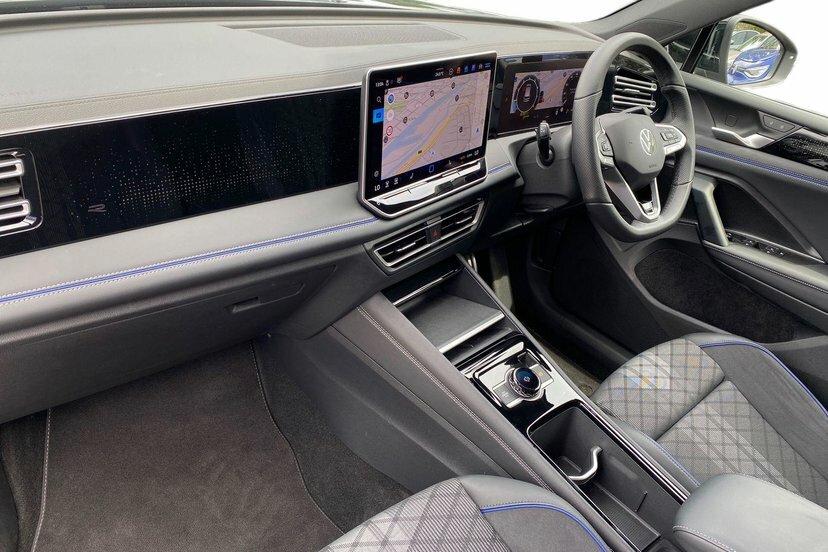 Volkswagen Tiguan 1.5 Etsi Mhev R-line Suv Hybrid Dsg 15 MD75EGX Black #2