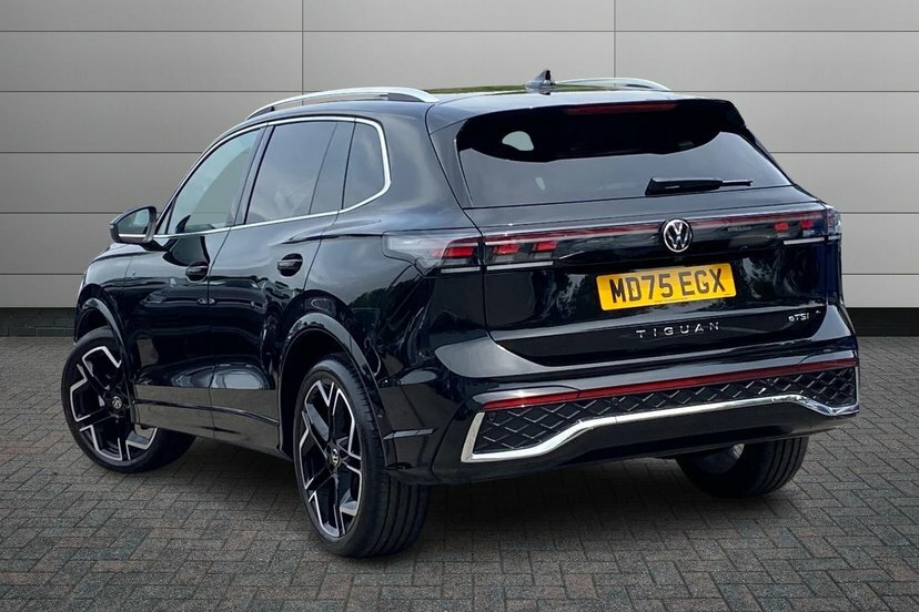 Volkswagen Tiguan 1.5 Etsi Mhev R-line Suv Hybrid Dsg 15 MD75EGX Black #3