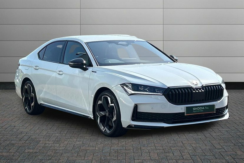 Skoda Superb 2.0 Tsi Sportline Hatchback Dsg 204 Ps White