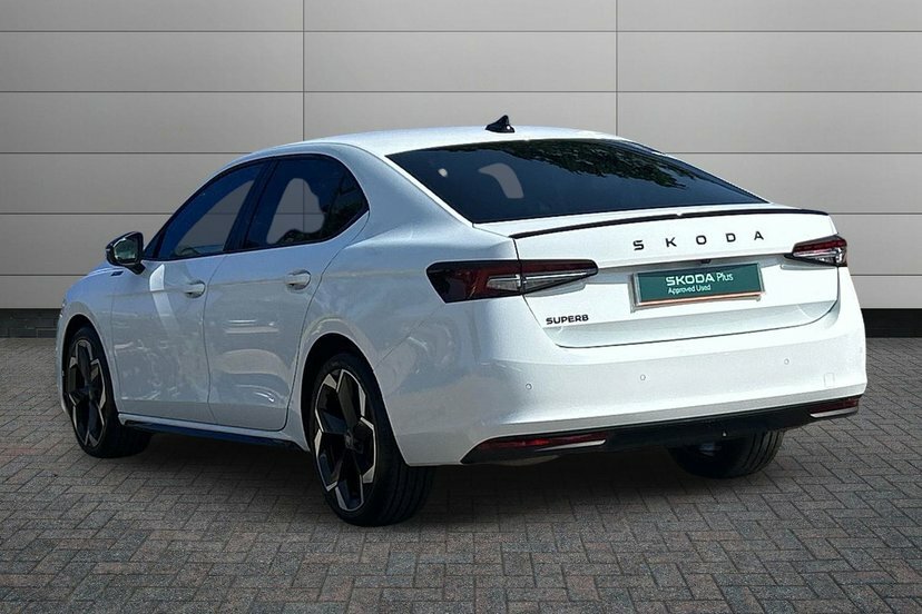 Skoda Superb 2.0 Tsi Sportline Hatchback Dsg 204 Ps White #3