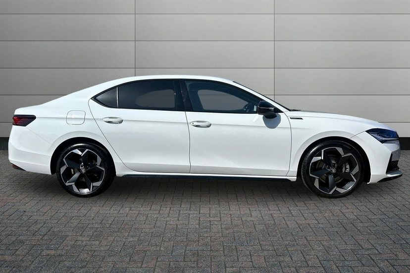 Skoda Superb 2.0 Tsi Sportline Hatchback Dsg 204 Ps White #4