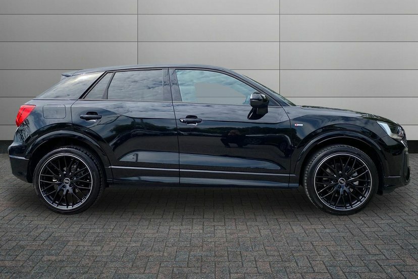 Audi Q2 1.5 Tfsi Cod 35 Black Edition Suv S Tro DF75UZJ Black #4