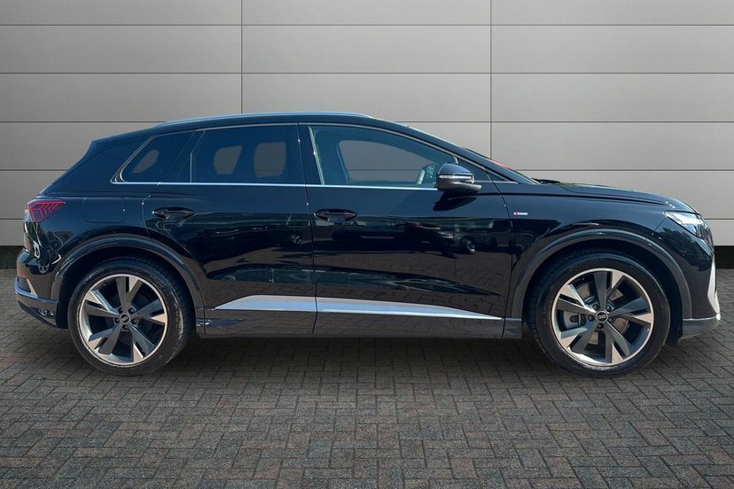 Audi Q4 E Tron 40 S Line Suv 63Kwh 204 Ps ML26STZ Black #4