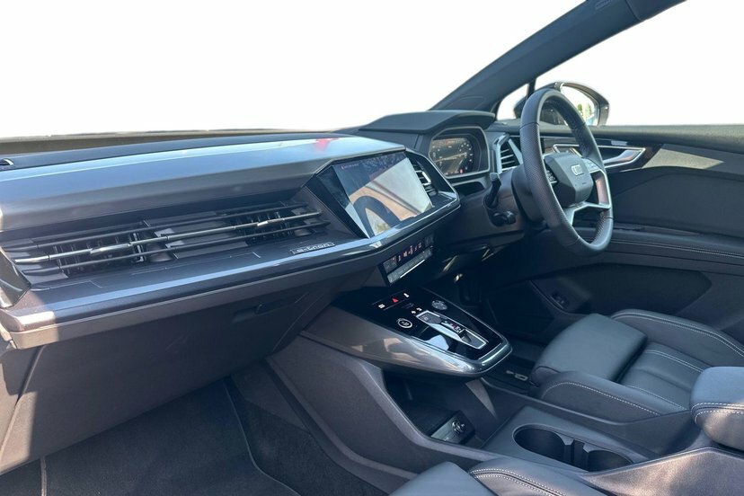 Audi Q4 E Tron 40 S Line Suv 63Kwh 204 Ps ML26STZ Black #2