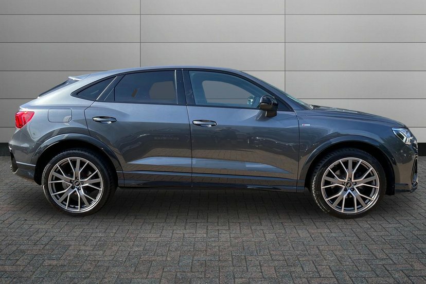 Audi Q3 1.5 Tfsi Cod 35 Black Edition Sportback LR25RVL Grey #4