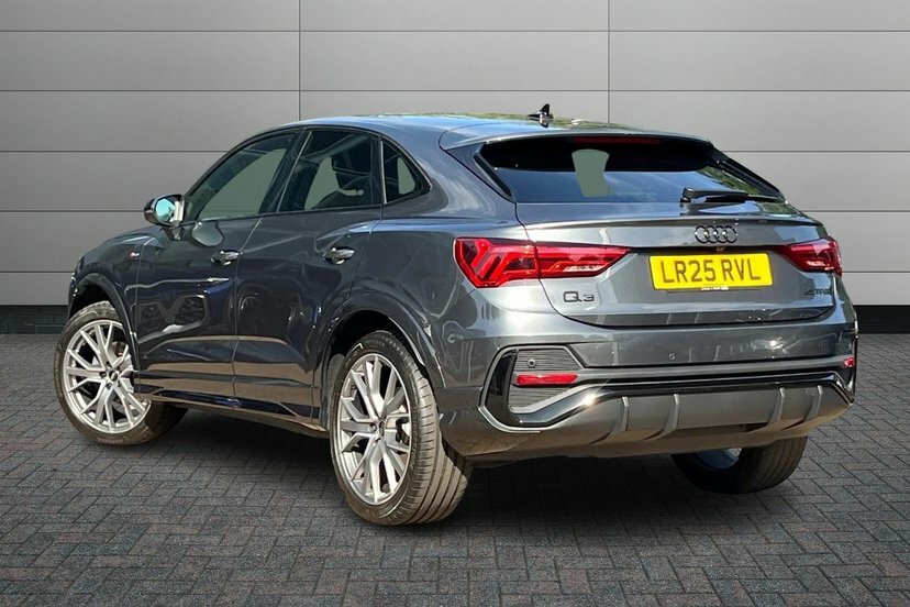 Audi Q3 1.5 Tfsi Cod 35 Black Edition Sportback LR25RVL Grey #3