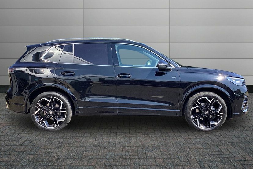 Volkswagen Tiguan 1.5 Etsi Mhev R-line Suv Hybrid Dsg 15 EN75PXE Black #4