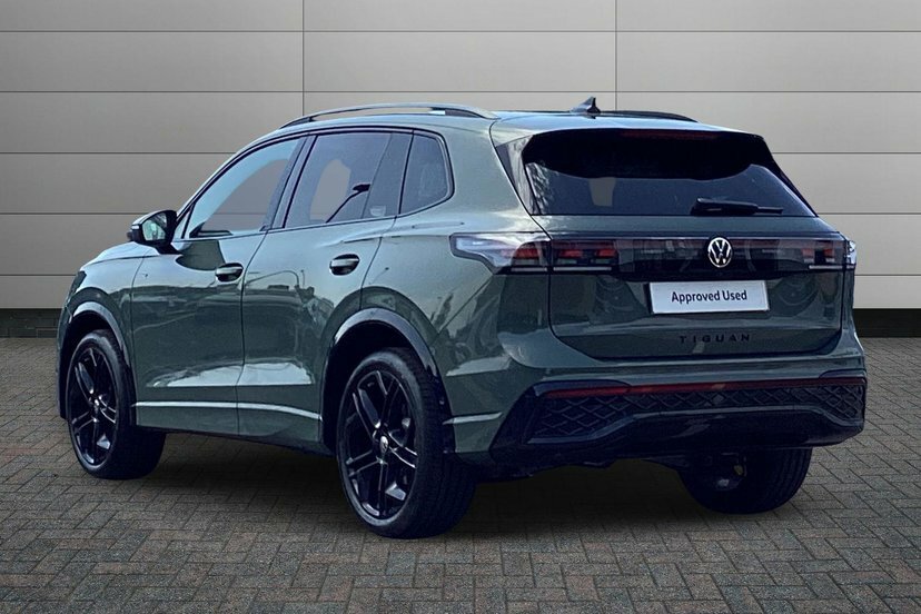 Volkswagen Tiguan 1.5 Etsi Mhev Black Edition Suv Hybrid EF26CZK Green #3