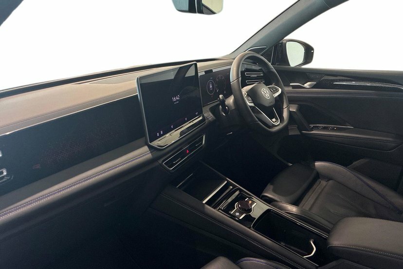 Volkswagen Tiguan 2.0 Tdi R-line Suv Dsg 150 Ps EA26KXV Black #2
