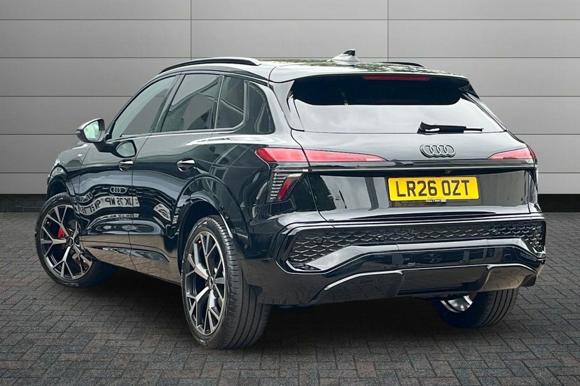 Audi Q3 1.5 Tfsi Edition 1 Suv S Tronic 150 Ps LR26OZT Black #3