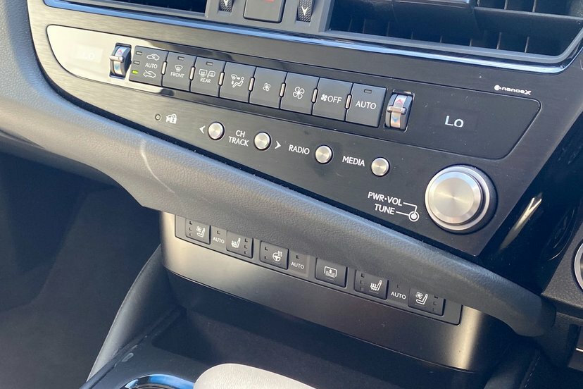 Lexus ES Takumi Silver #20