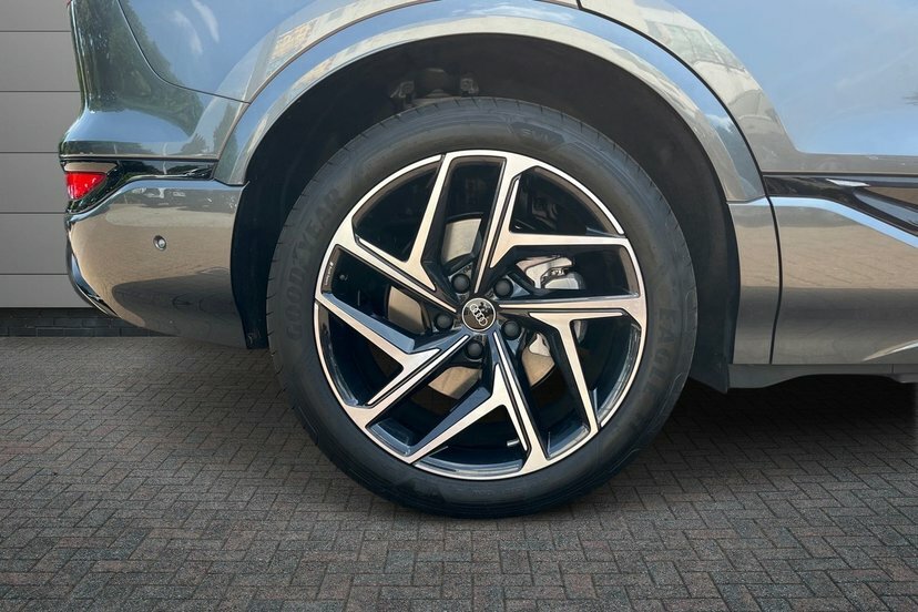 Audi Q6 E-Tron 100Kwh Black Edition Suv Quattro Grey #5