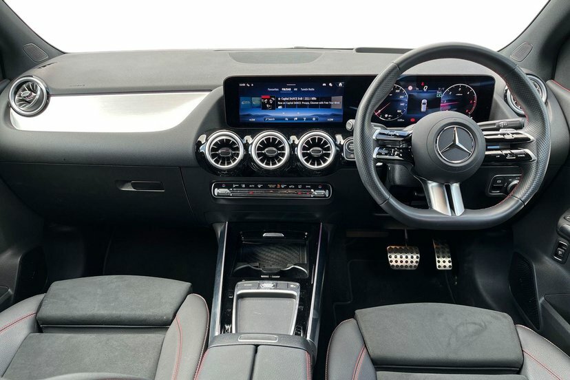 Mercedes-Benz B Class Hatchback Black #7