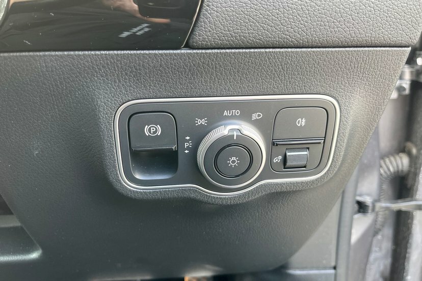 Mercedes-Benz B Class Hatchback Black #22